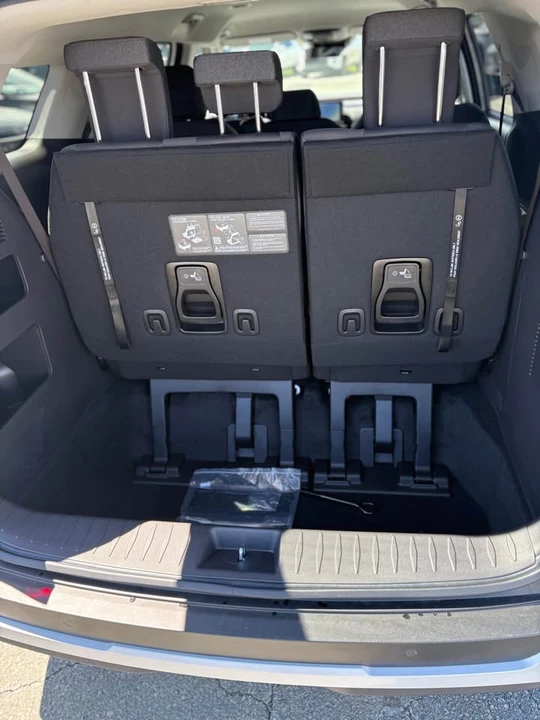 2026 Kia Carnival - Image 10 of 15
