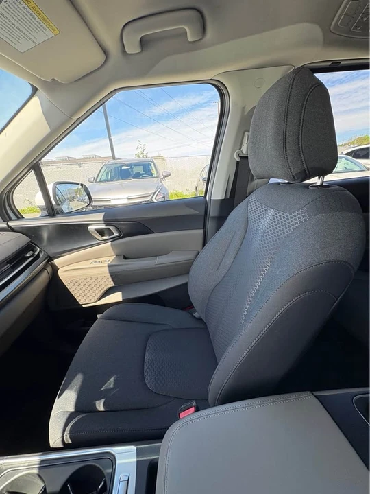 2026 Kia Carnival - Image 12 of 15