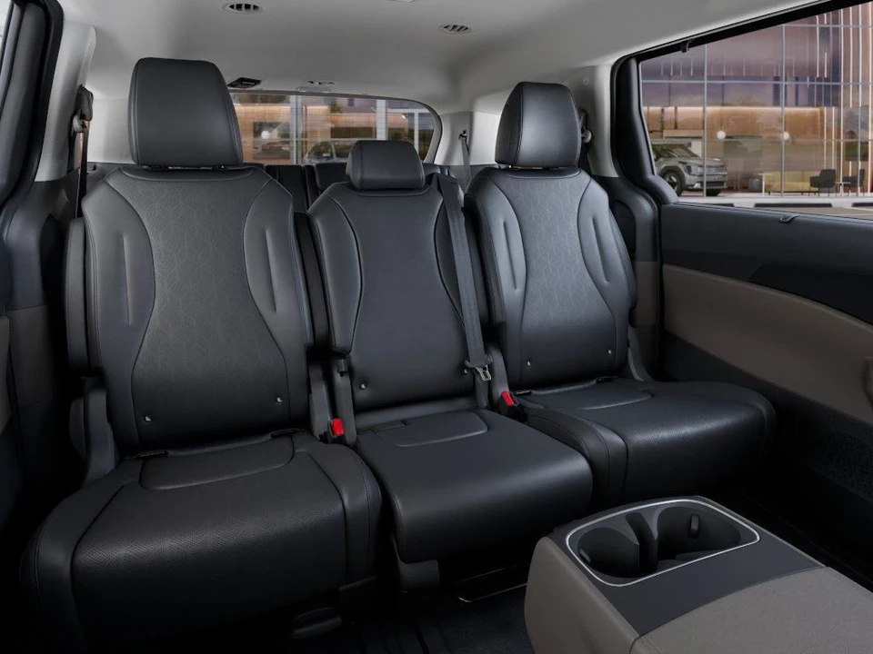 2026 Kia Carnival - Image 16 of 21