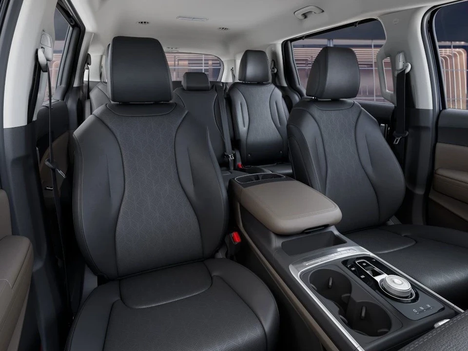 2026 Kia Carnival - Image 15 of 21