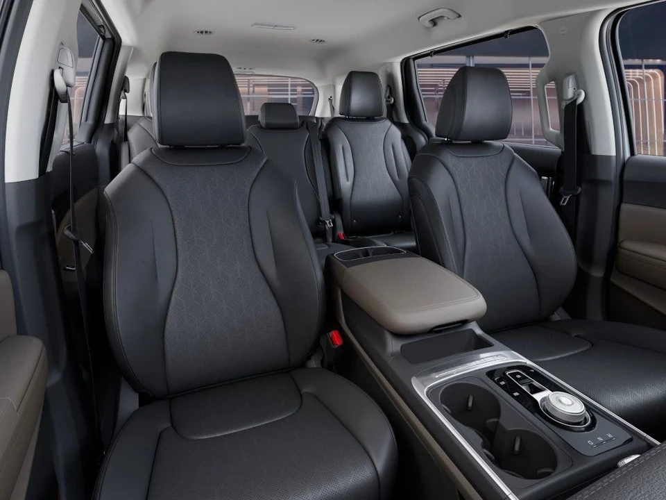 2026 Kia Carnival - Image 15 of 21