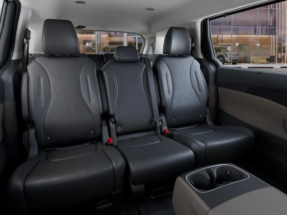 2026 Kia Carnival - Image 16 of 21