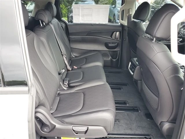 2026 Kia Carnival - Image 12 of 20