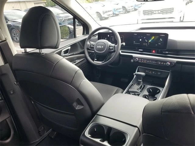 2026 Kia Carnival - Image 13 of 20
