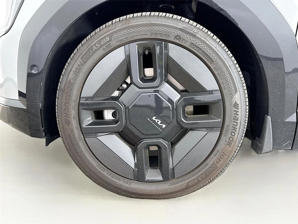 2026 Kia EV9 - Image 13 of 14