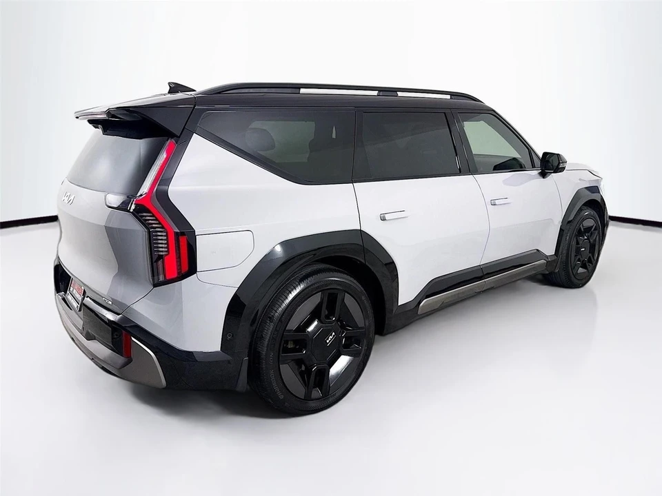 2026 Kia EV9 - Image 7 of 21
