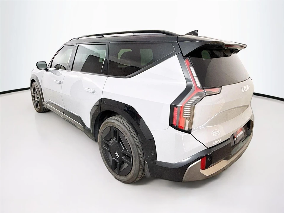 2026 Kia EV9 - Image 5 of 14