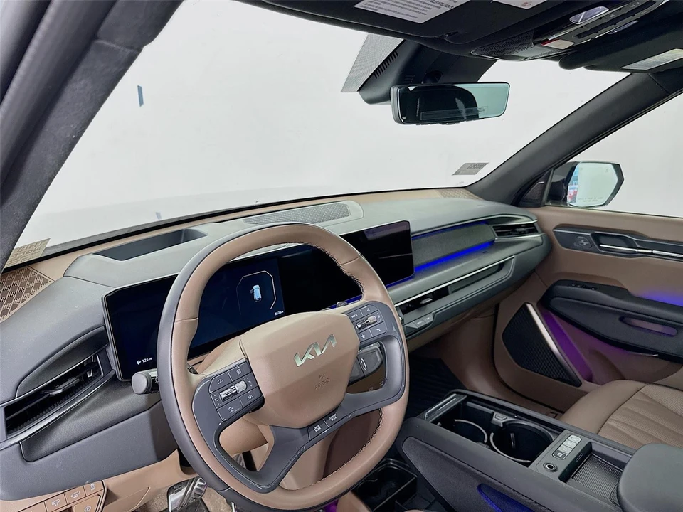 2026 Kia EV9 - Image 6 of 14