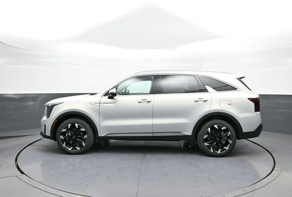 2026 Kia Sorento - Image 9 of 21