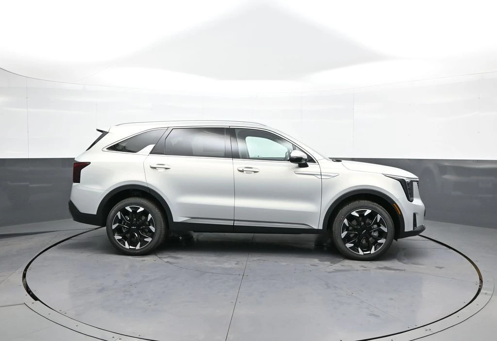 2026 Kia Sorento - Image 5 of 21