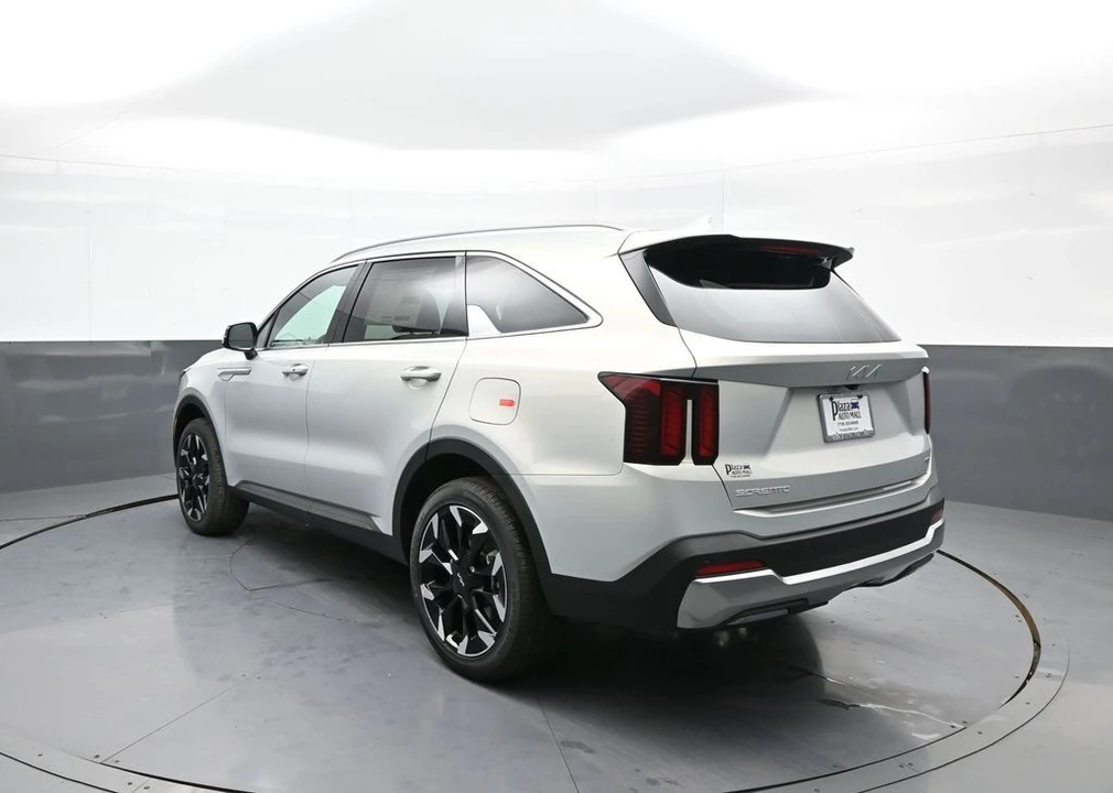 2026 Kia Sorento - Image 8 of 21