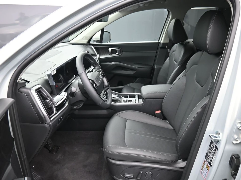 2026 Kia Sorento - Image 18 of 21