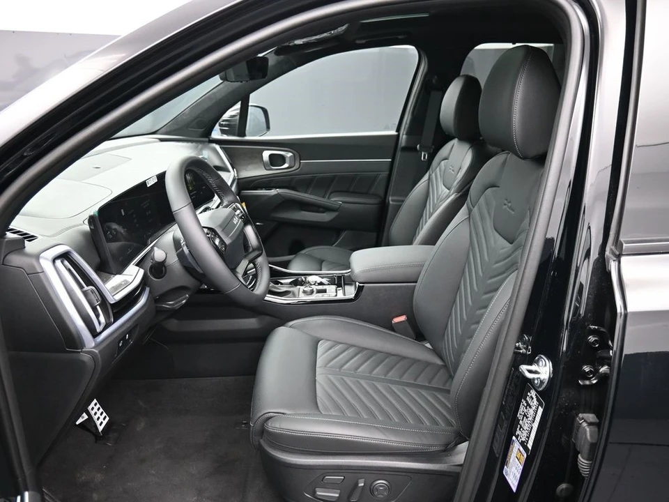 2026 Kia Sorento - Image 19 of 21