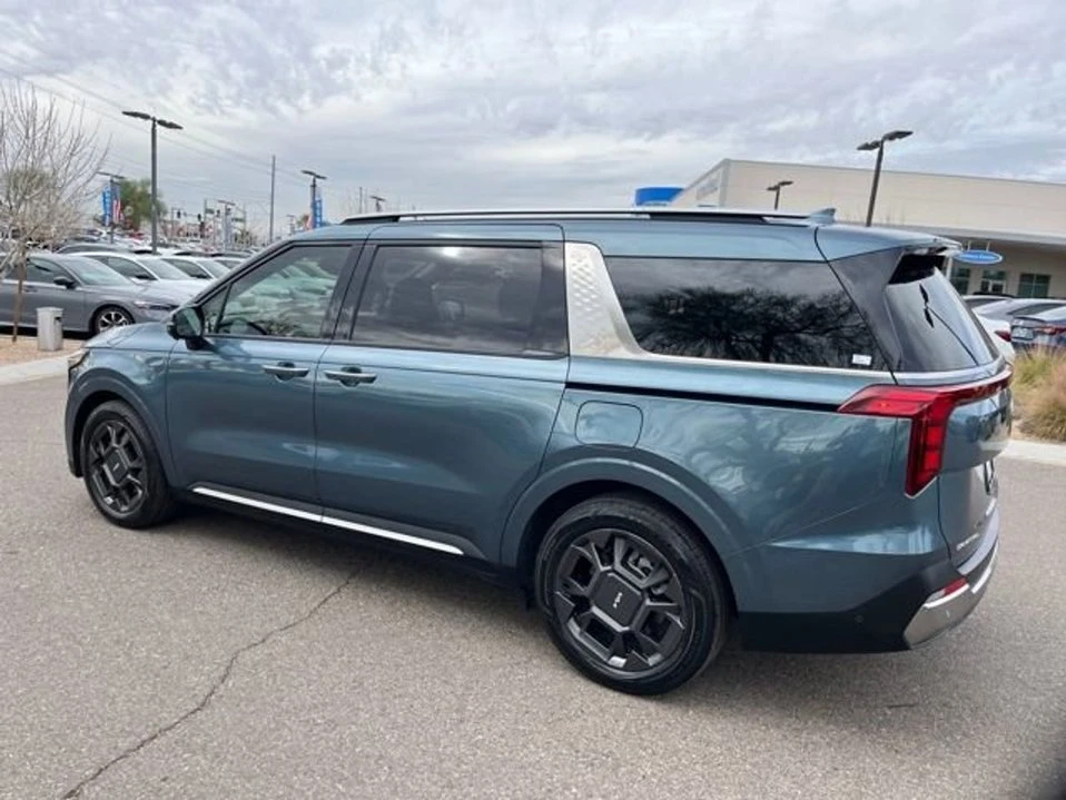 2026 Kia Carnival - Image 10 of 10