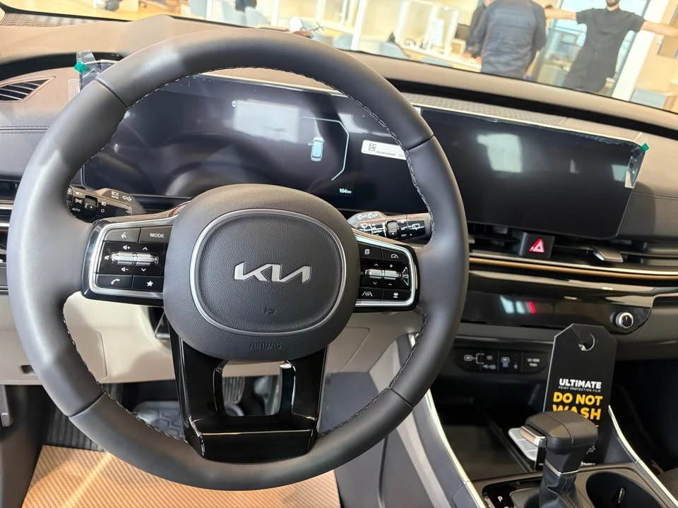2026 Kia Carnival - Image 8 of 19