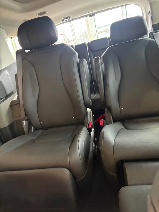 2026 Kia Carnival - Image 16 of 19