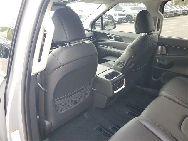 2026 Kia Carnival - Image 17 of 20