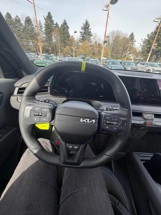2026 Kia EV9 - Image 4 of 9