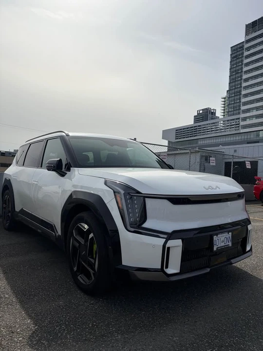 2026 Kia EV9 - Image 2 of 9