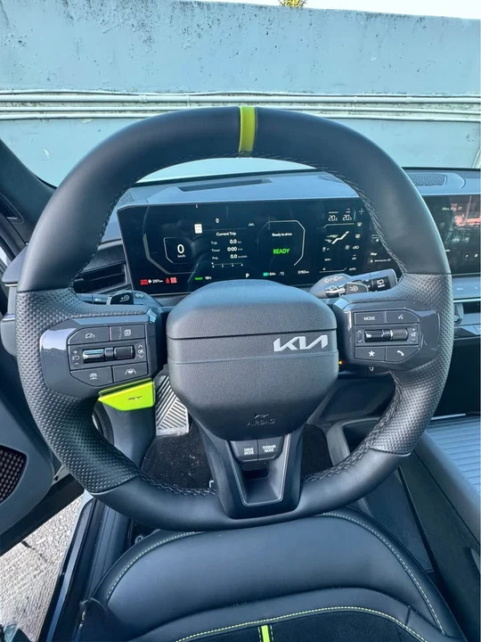 2026 Kia EV9 - Image 16 of 19