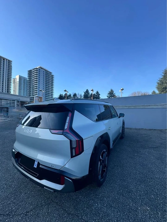2026 Kia EV9 - Image 7 of 19