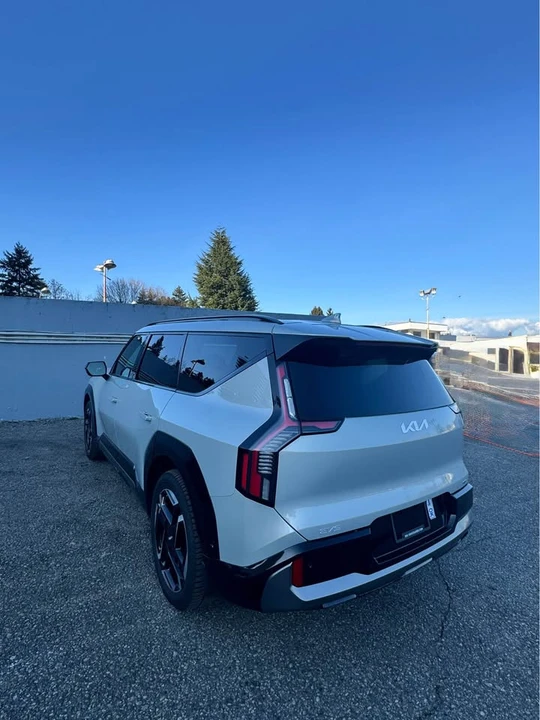 2026 Kia EV9 - Image 5 of 19