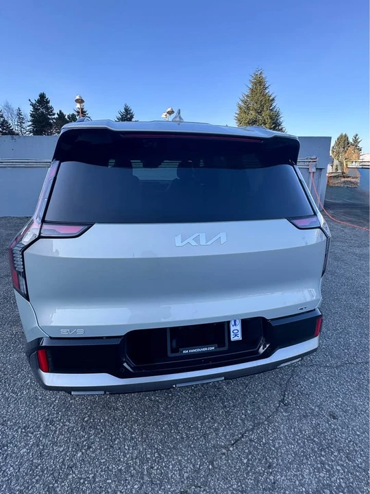 2026 Kia EV9 - Image 6 of 19