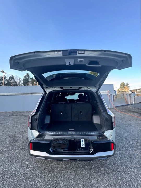 2026 Kia EV9 - Image 14 of 19
