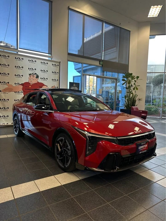 2026 Kia K4 - Image 2 of 7