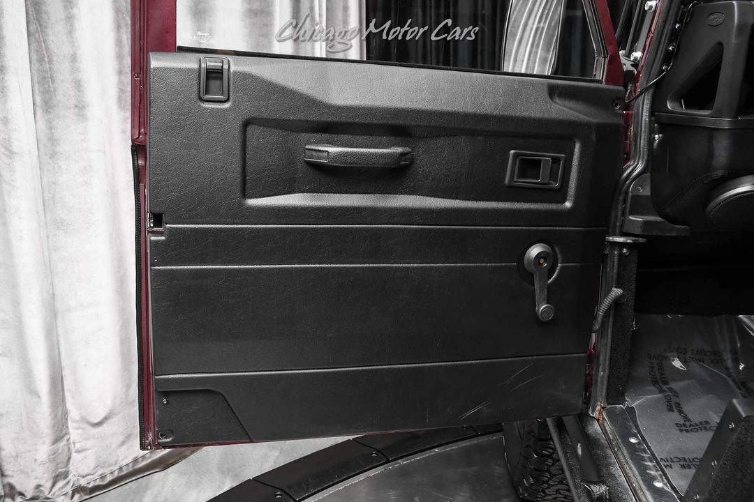 2026 Land Rover Defender 110 - Image 29 of 31