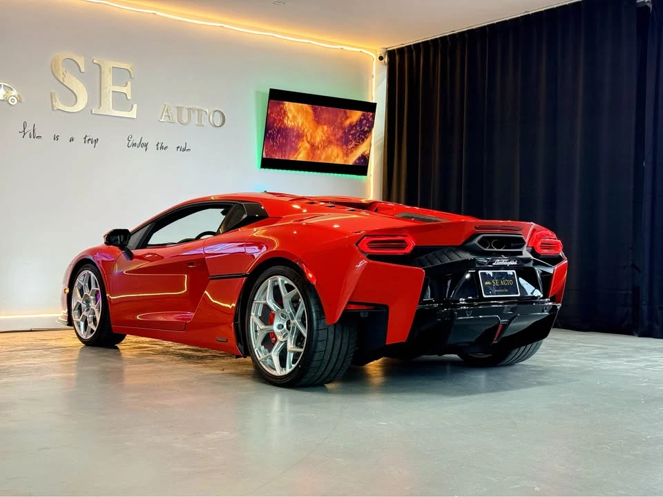 2026 Lamborghini Huracan - Image 17 of 20