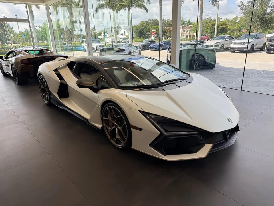 2026 Lamborghini Revuelto - Image 4 of 11