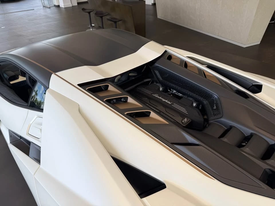 2026 Lamborghini Revuelto - Image 8 of 11