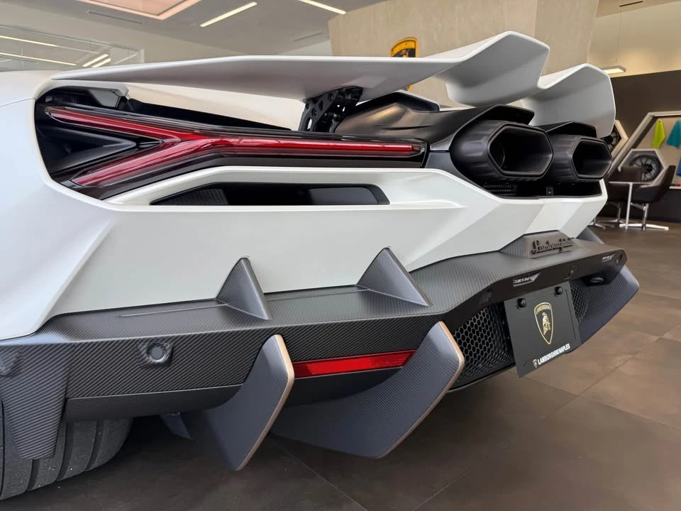 2026 Lamborghini Revuelto - Image 7 of 11