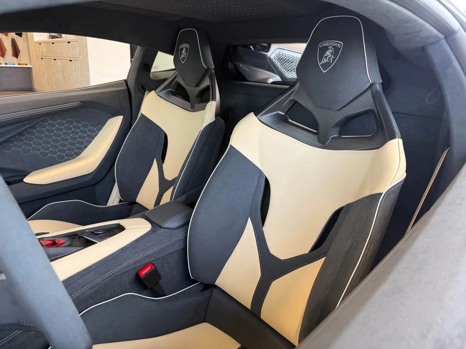 2026 Lamborghini Revuelto - Image 10 of 11