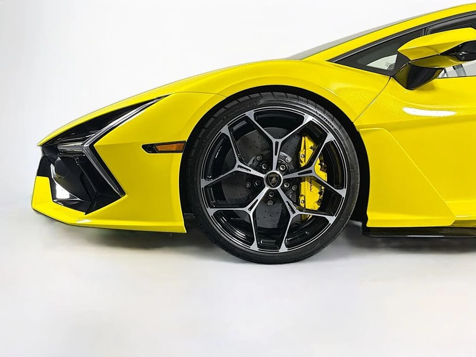 2026 Lamborghini Revuelto - Image 29 of 30
