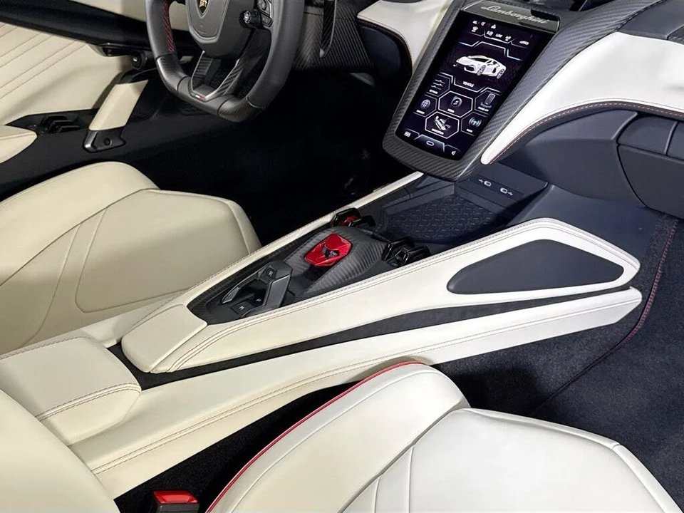 2026 Lamborghini Revuelto - Image 18 of 30