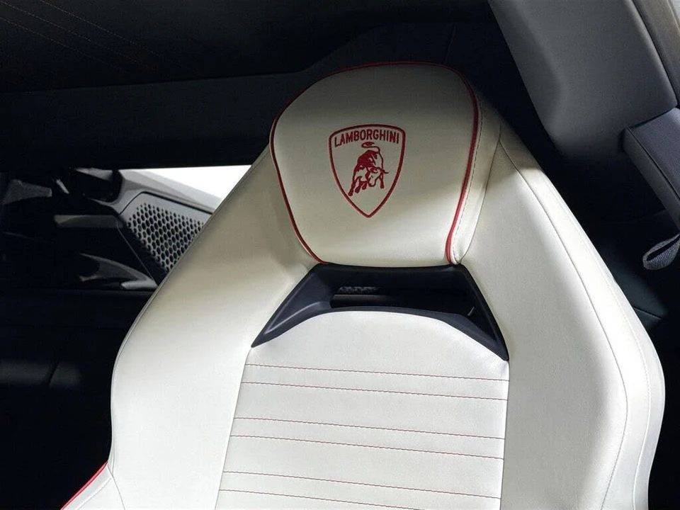 2026 Lamborghini Revuelto - Image 20 of 30