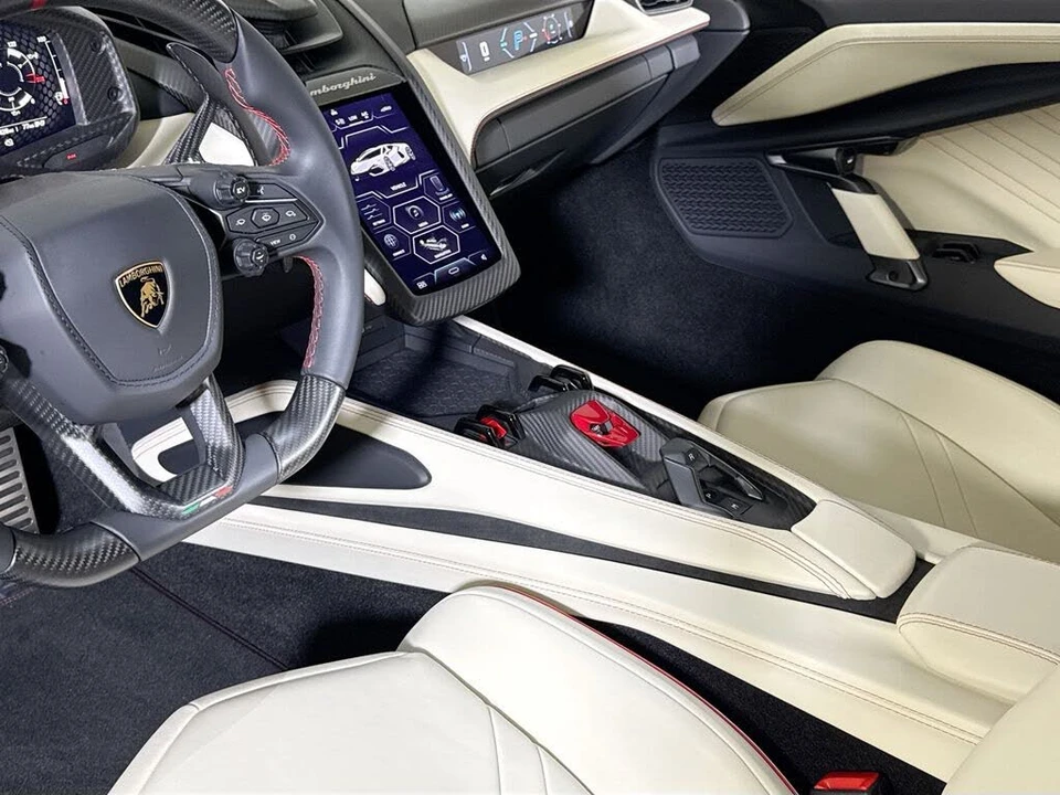 2026 Lamborghini Revuelto - Image 14 of 30