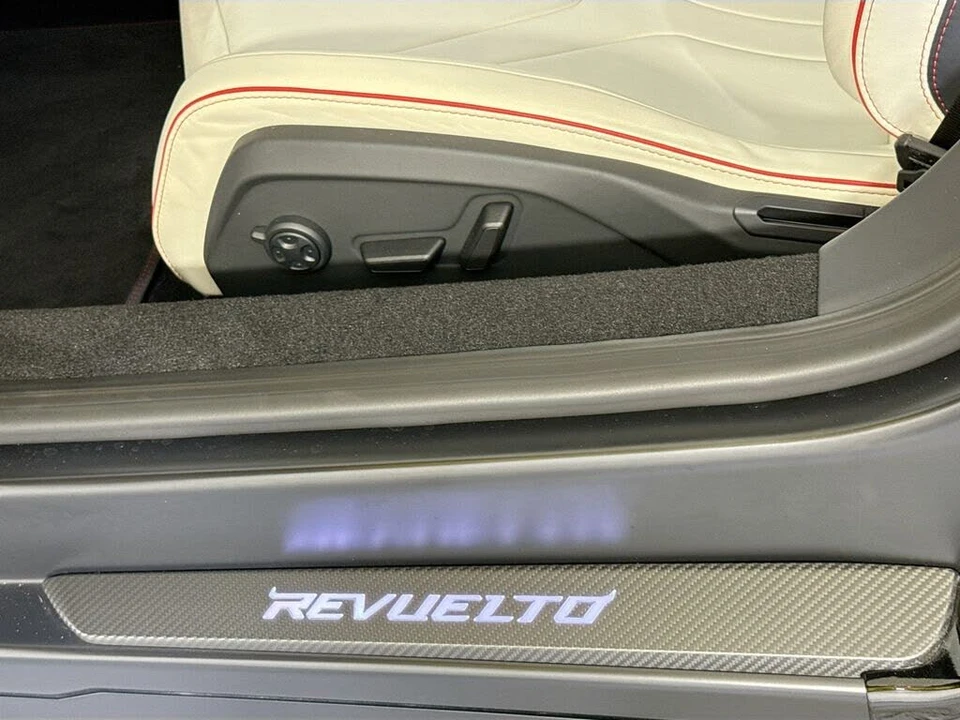 2026 Lamborghini Revuelto - Image 25 of 30
