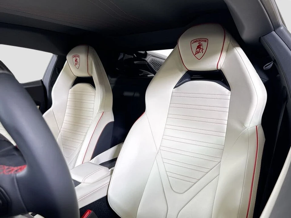 2026 Lamborghini Revuelto - Image 16 of 30