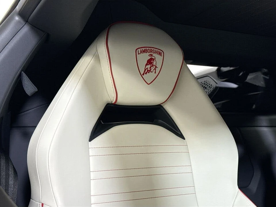 2026 Lamborghini Revuelto - Image 21 of 30