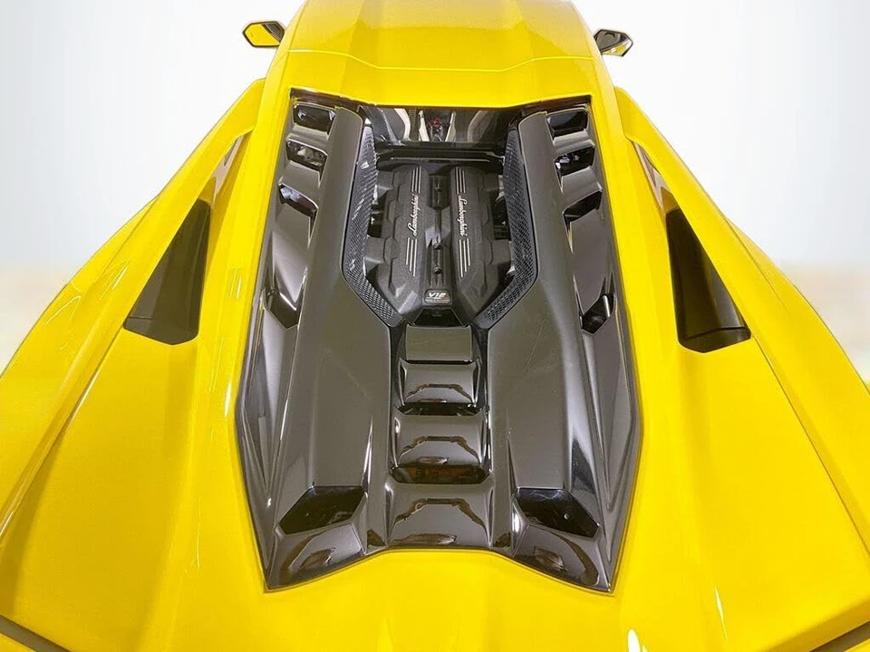 2026 Lamborghini Revuelto - Image 28 of 30