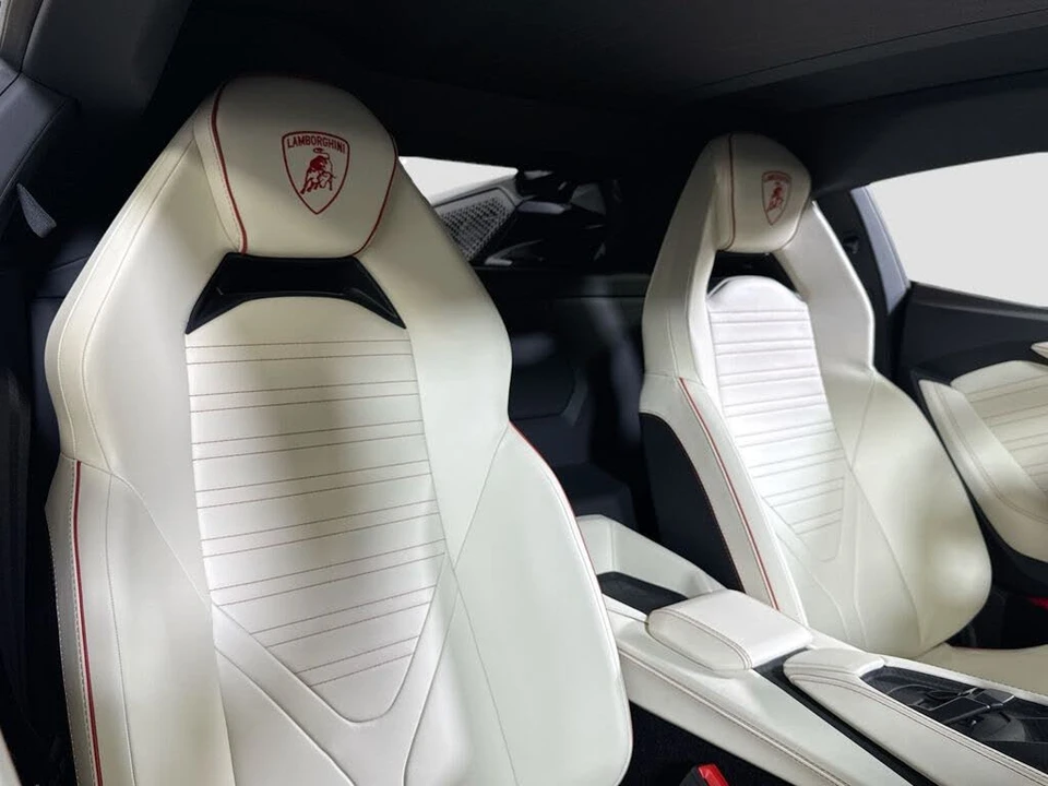 2026 Lamborghini Revuelto - Image 17 of 30