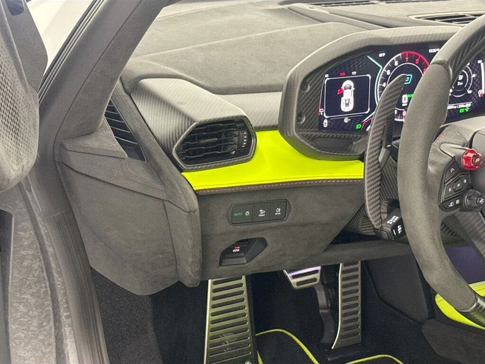 2026 Lamborghini Revuelto - Image 10 of 31