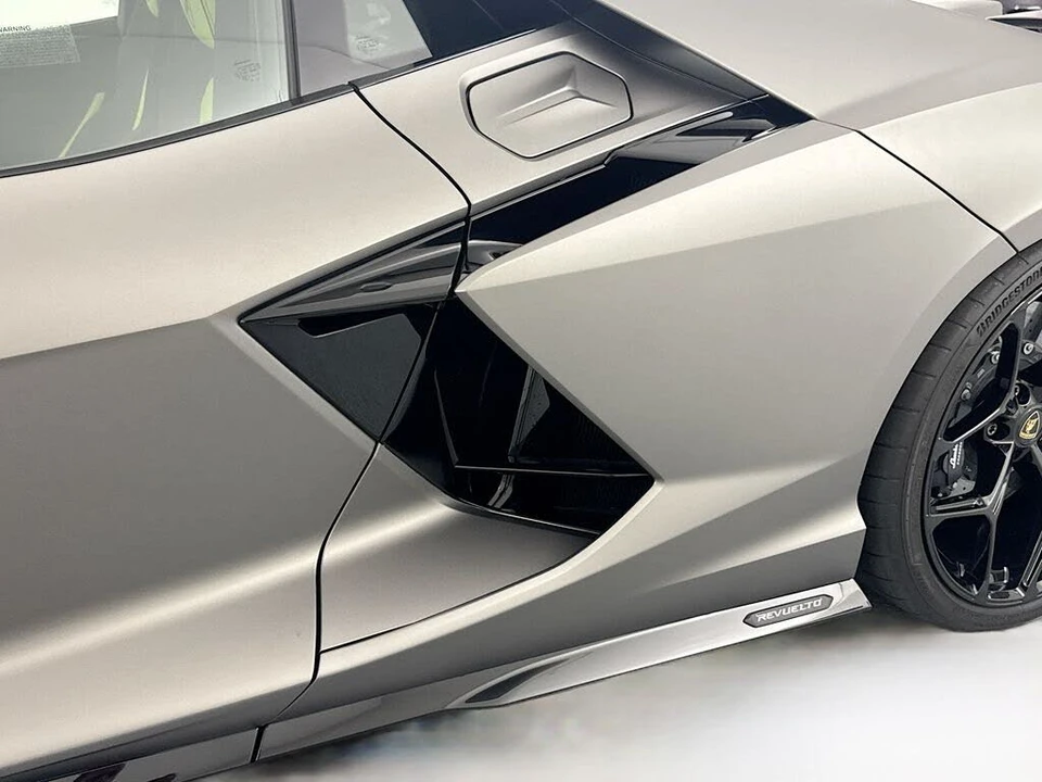 2026 Lamborghini Revuelto - Image 26 of 31