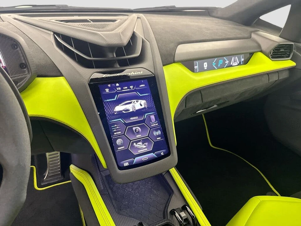 2026 Lamborghini Revuelto - Image 24 of 31