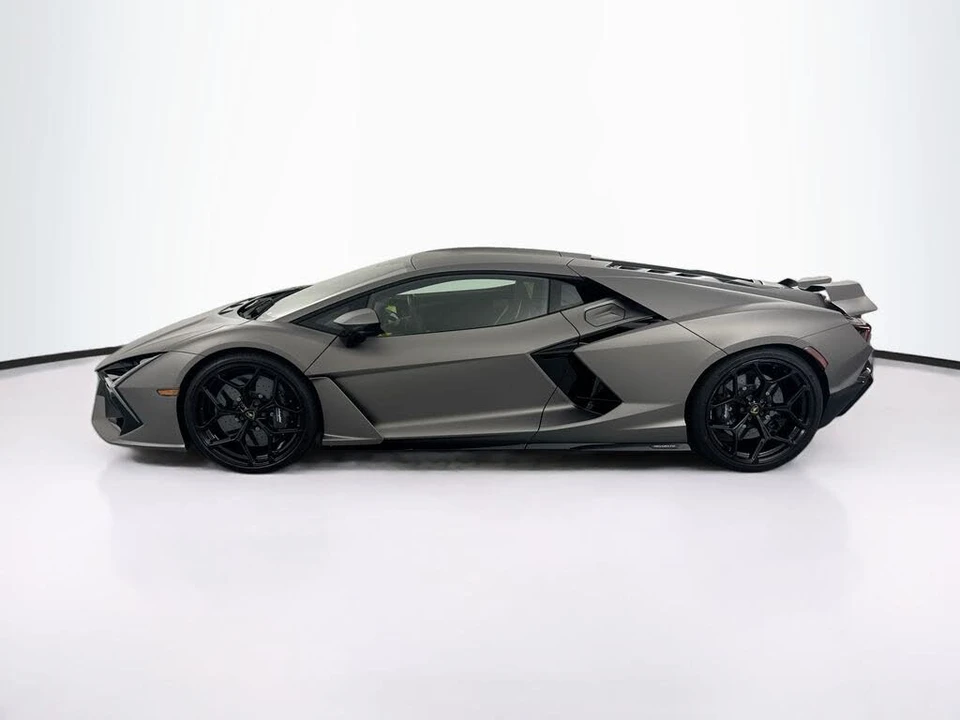 2026 Lamborghini Revuelto - Image 8 of 31