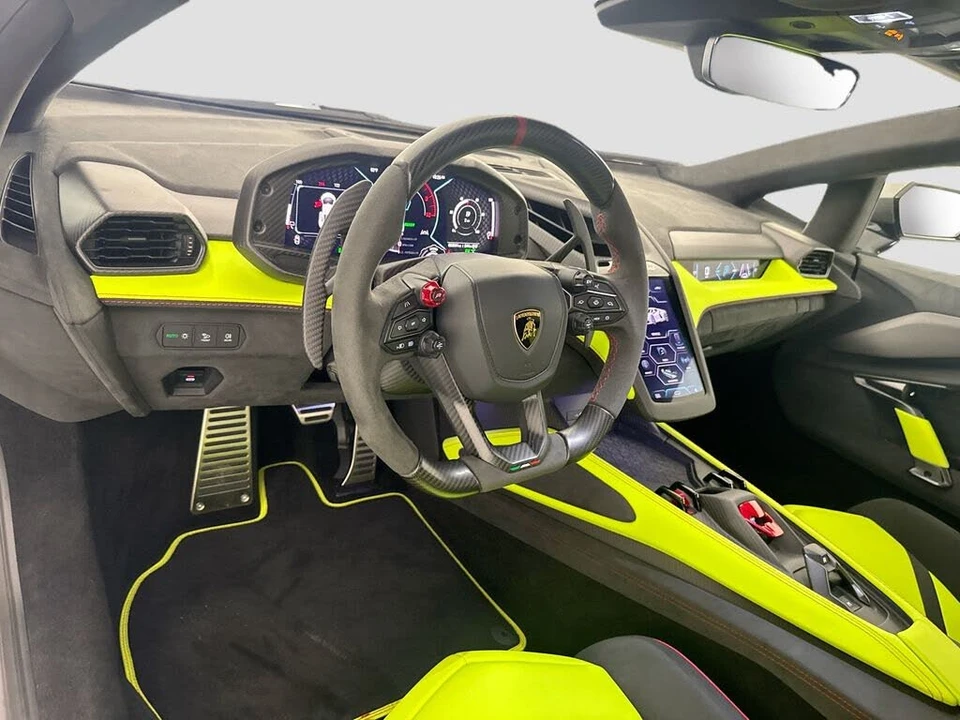 2026 Lamborghini Revuelto - Image 9 of 31