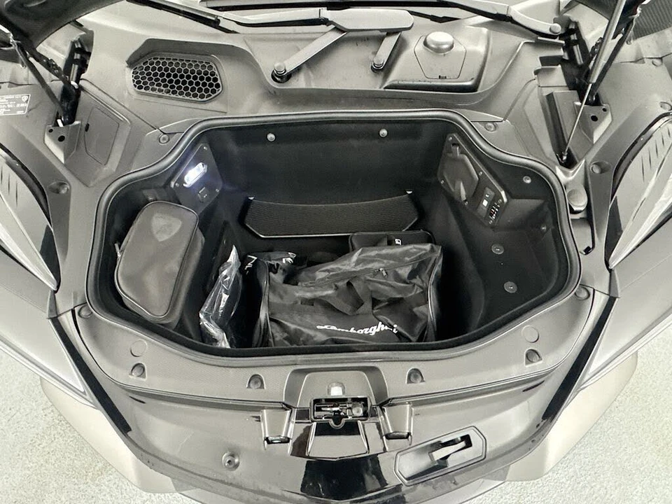 2026 Lamborghini Revuelto - Image 28 of 31